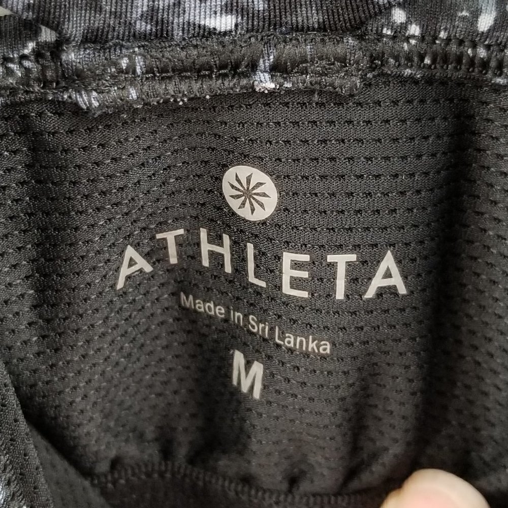 Athleta X’s & O’s Workout Yoga Athletic Tank Top Black Built in Bra Size Medium - Picture 5 of 8